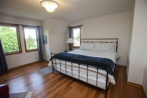 6 habitaciones, escritorio, tabla de planchar con plancha y wifi gratis 