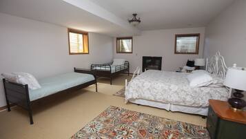 6 makuuhuonetta, työpöytä, silitysrauta/-lauta, ilmainen Wi-Fi