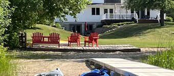 Retiro pacífico para familias / parejas / grupos en All Sports Lake w / Kayks & SUP's