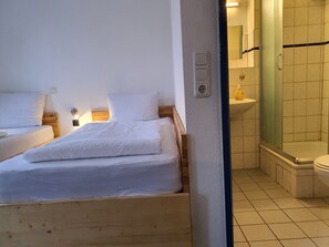 Comfort Quadruple Room | Bathroom