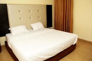 Deluxe Room | Desk, laptop workspace, free WiFi, bed sheets