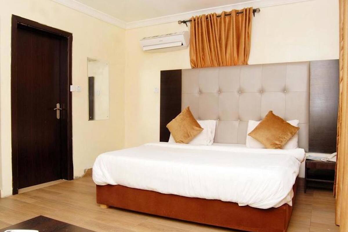 Suite Deluks | Meja kerja, ruang kerja ramah laptop, Wi-Fi gratis, dan seprai linen