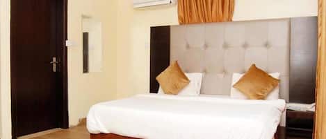 Deluxe Suite | Desk, laptop workspace, free WiFi, bed sheets
