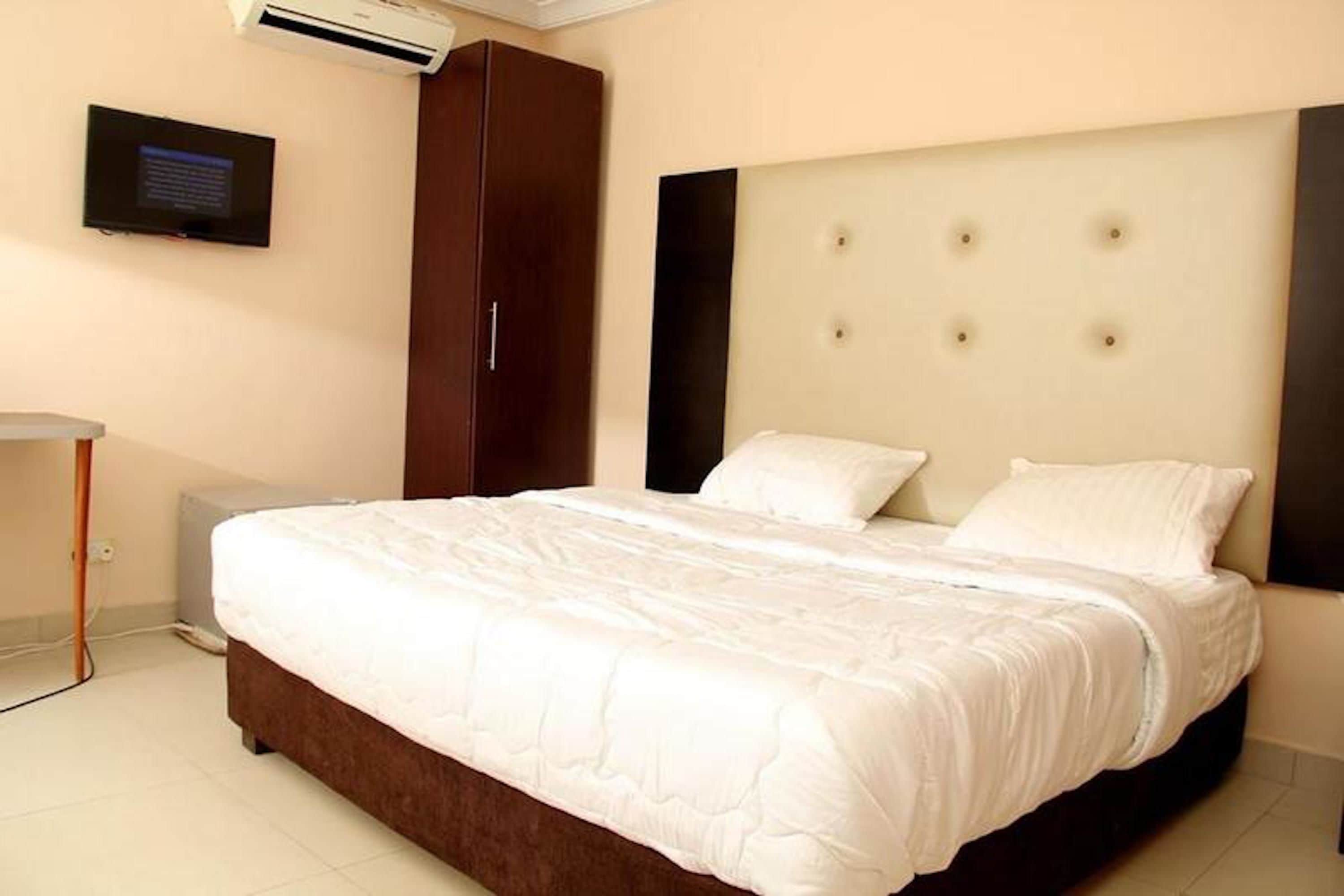 Deluxe Room | Desk, laptop workspace, free WiFi, bed sheets