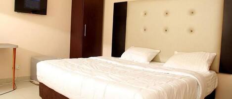 Deluxe Room | Desk, laptop workspace, free WiFi, bed sheets
