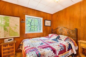 2 bedrooms, desk, iron/ironing board, free WiFi