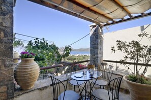 Balcony - Elounda Traditional Art Suites (Agios Nikolaos)
