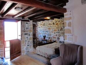 Iron/ironing board, free cots/infant beds, free WiFi, bed sheets - Elounda Traditional Art Suites (Agios Nikolaos)