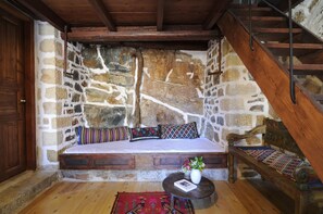 Suite (Kaktos) | 1 bedroom, iron/ironing board, free cots/infant beds, free WiFi