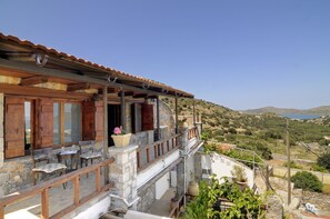 Balcony - Elounda Traditional Art Suites (Agios Nikolaos)