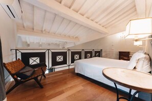 1 slaapkamer, een kluis op de kamer, een strijkplank/strijkijzer, wifi