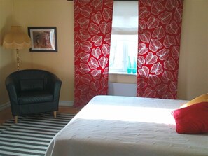 Zweibettzimmer, eigenes Bad | Bügeleisen/Bügelbrett, kostenloses WLAN, Bettwäsche