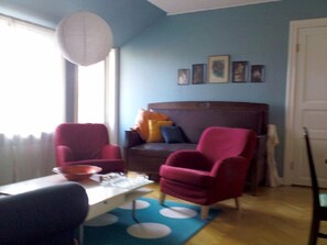 Iron/ironing board, free WiFi, bed sheets