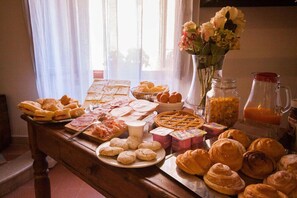 Free daily buffet breakfast - A Casa Mastacchi (Siena)