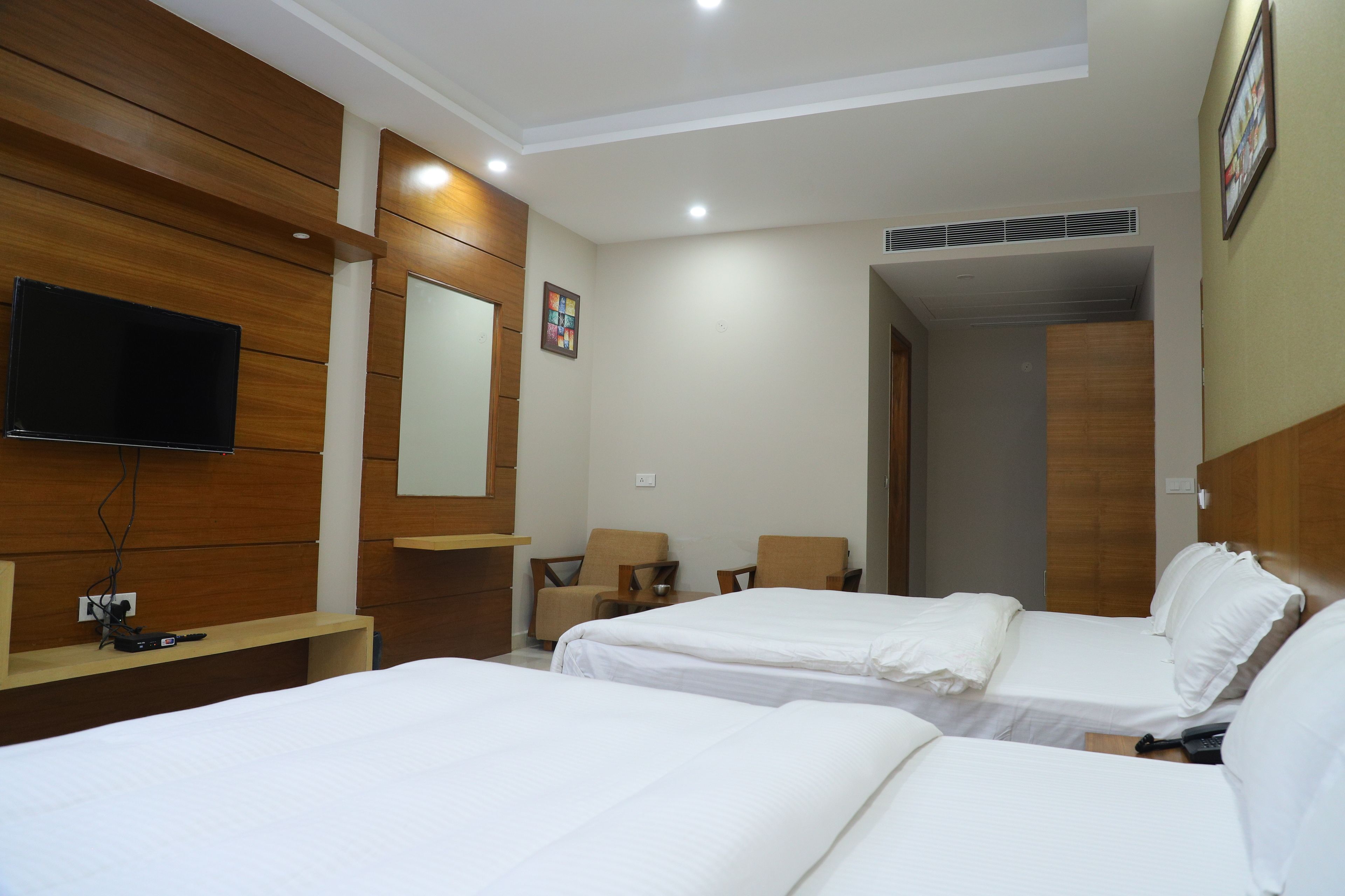 Phòng dành cho gia đình | Bàn, phòng cách âm, giường gấp/giường phụ (phụ phí) 