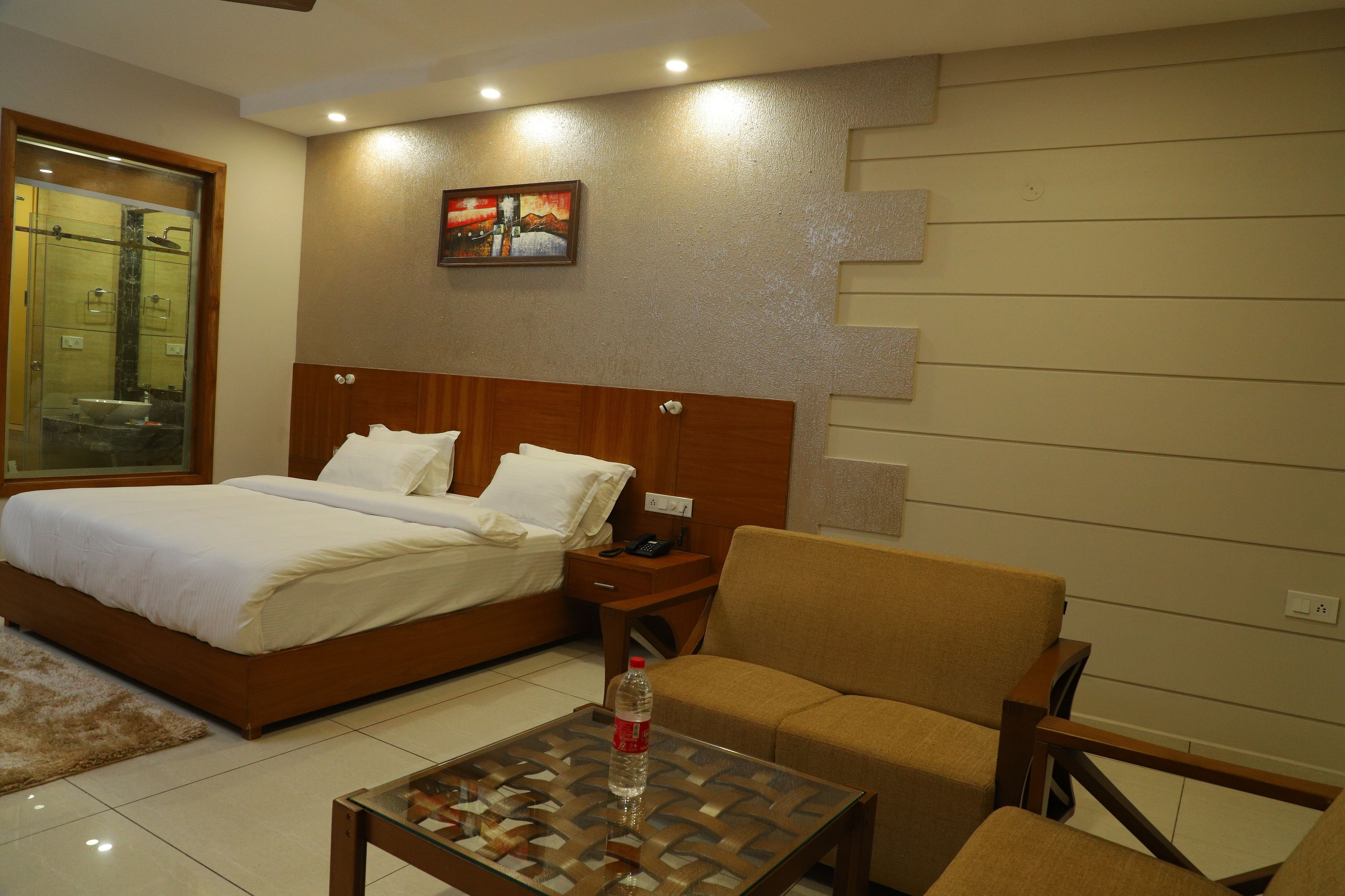 Phòng đôi Superior, 1 giường đôi, không hút thuốc, quang cảnh thành phố | Bàn, phòng cách âm, giường gấp/giường phụ (phụ phí) 