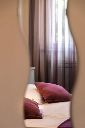 Ropa de cama de alta calidad, edredón y minibar