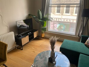 Apartment (Apartment 1) | Living area | Flat-screen TV, Netflix - Market Street Apartments (Nottingham)