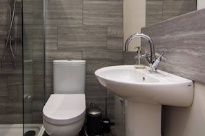 City Apartment (Apartment 7b) | Bathroom