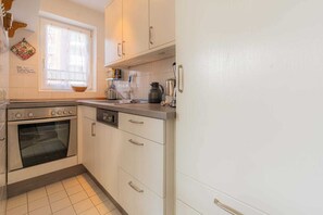 صورة غير مصنفة، 3 من 17، زرّ