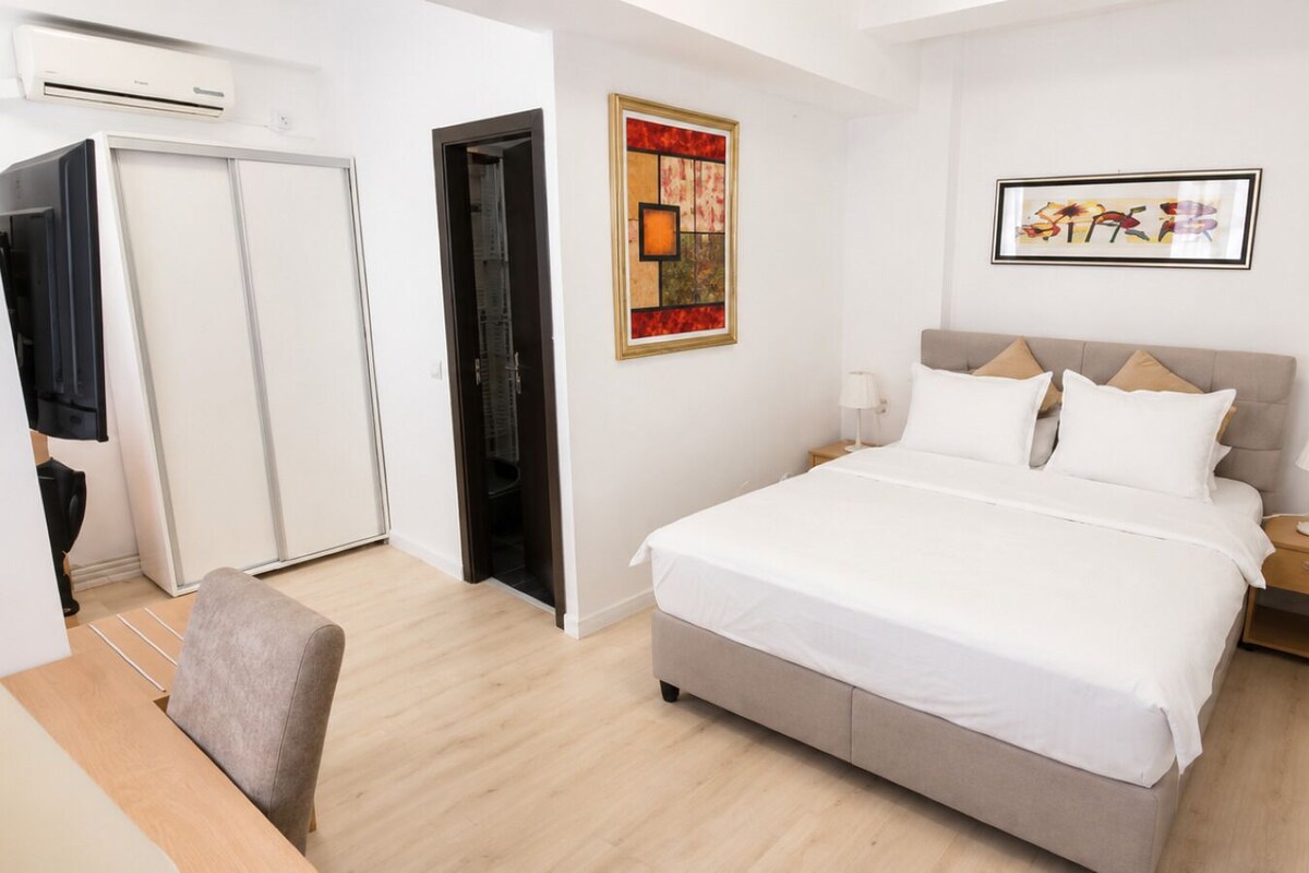 Economy Plus | 1 bedroom, in-room safe, desk, soundproofing