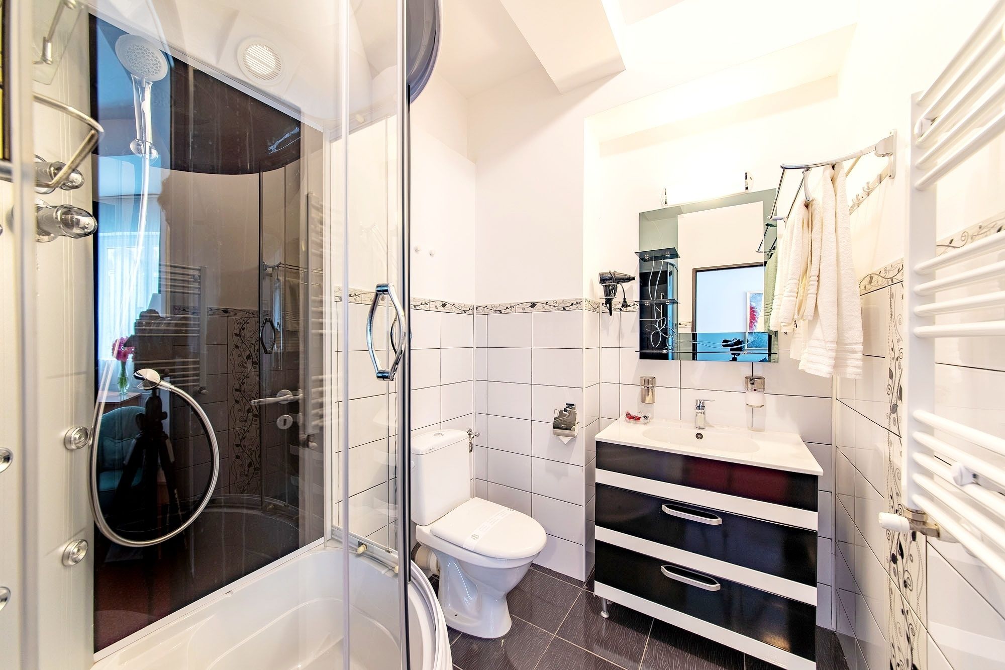 king double with balcony (including smoking area) | bathroom | shower, free toiletries, hair dryer, towels