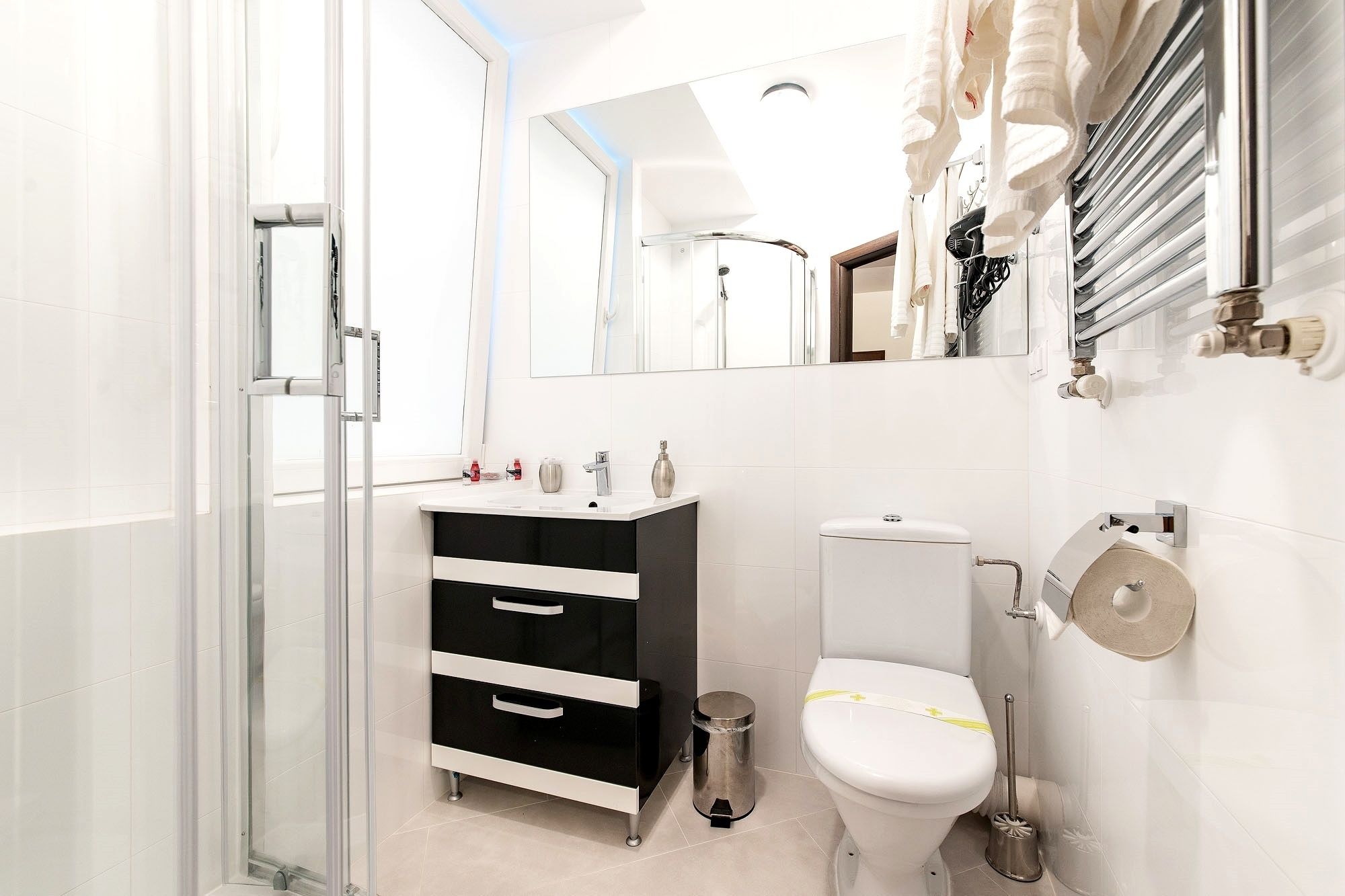 economy double room | bathroom | shower, free toiletries, hair dryer, towels