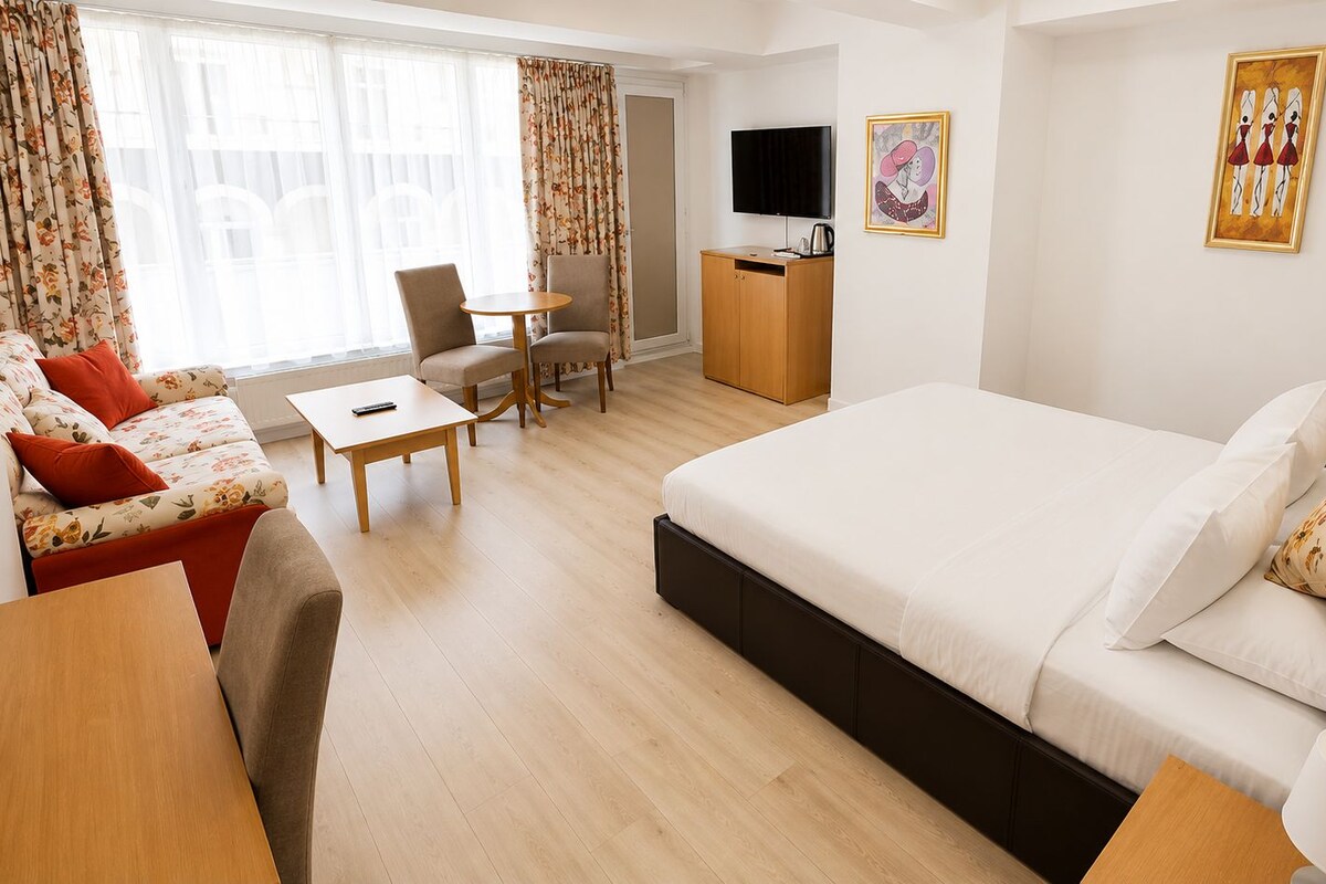 Superior Double with Balcony (Including smoking area) | 1 bedroom, in-room safe, desk, soundproofing