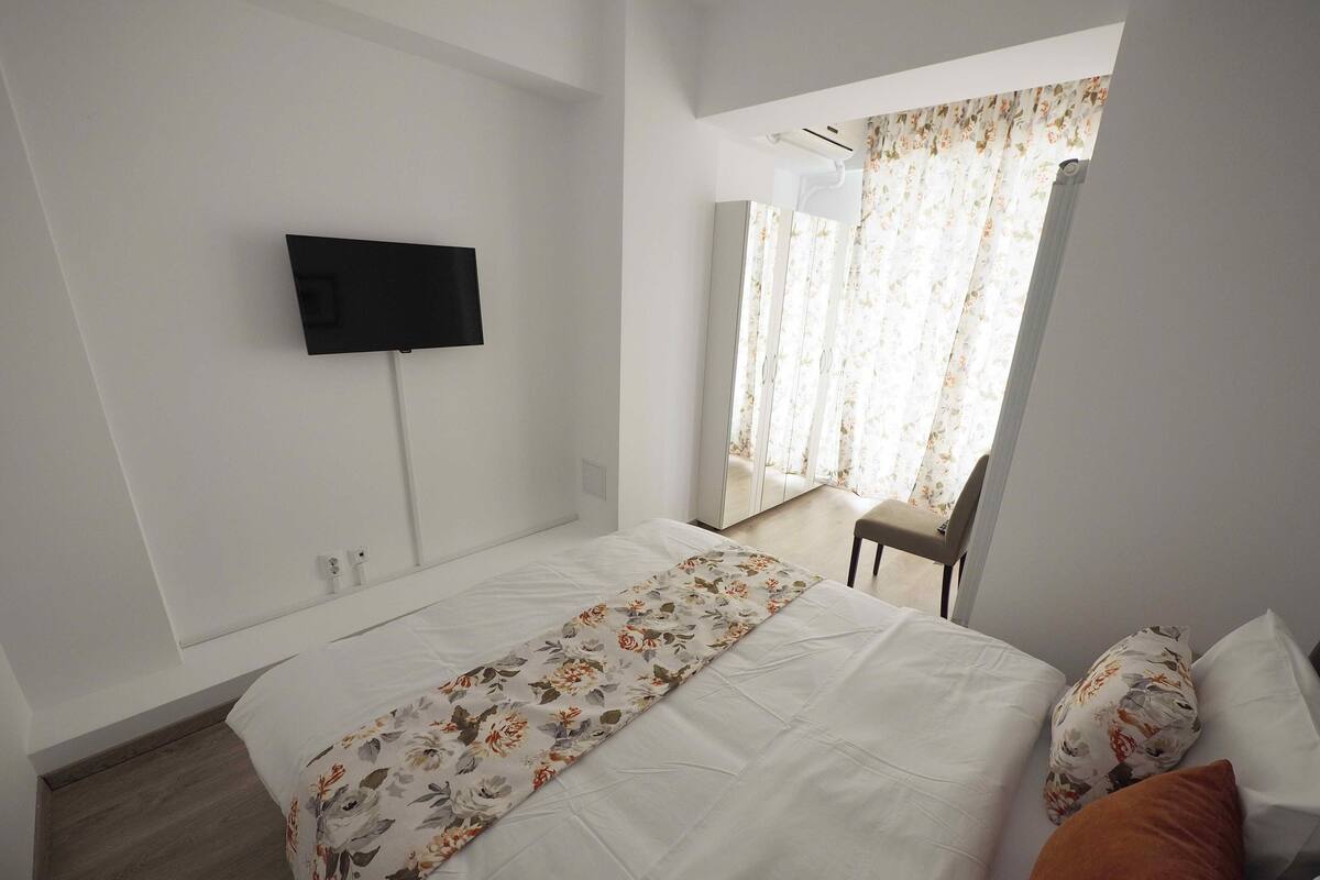 1 bedroom, in-room safe, desk, soundproofing
