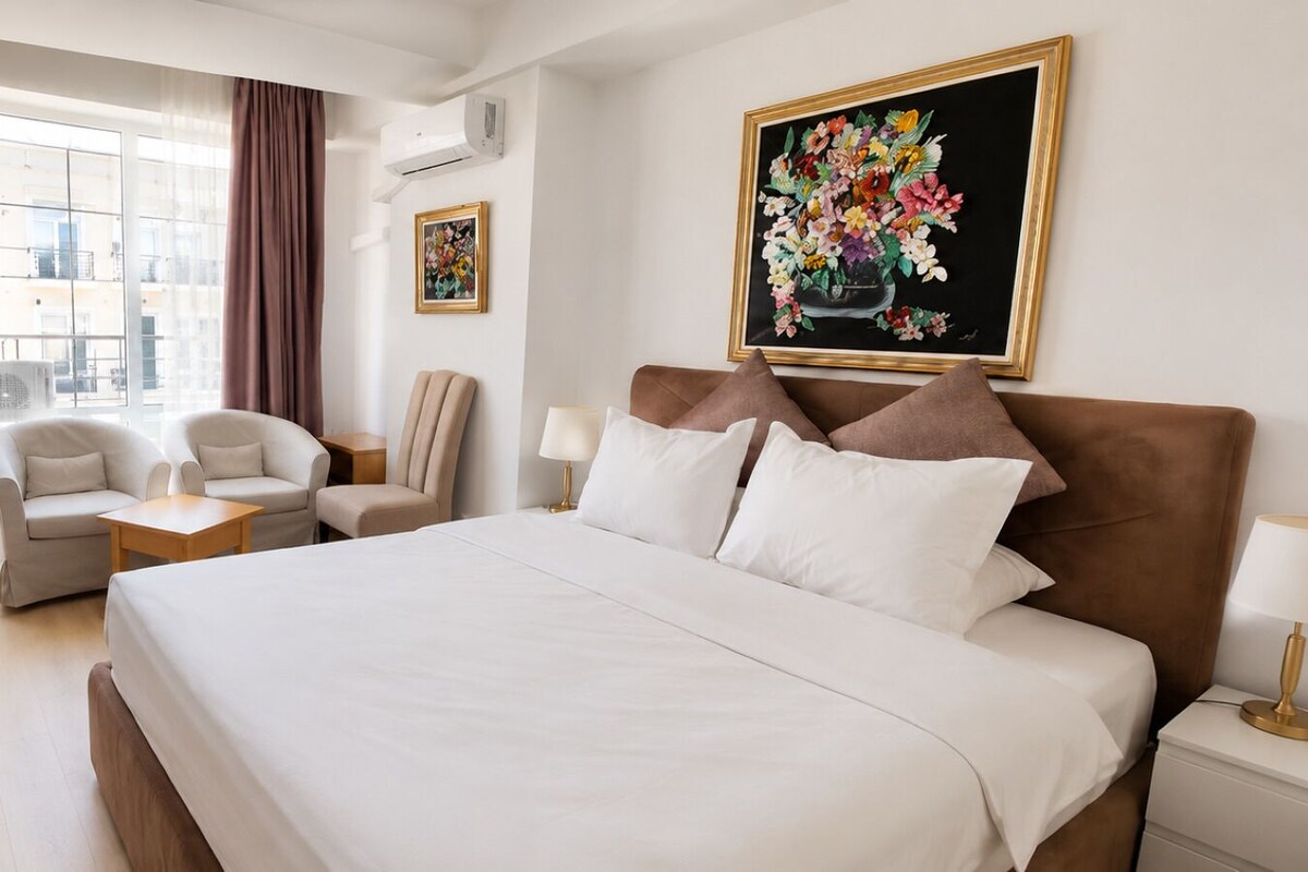 King Double with Balcony (Including smoking area) | 1 bedroom, in-room safe, desk, soundproofing
