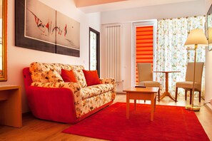 Superior Suite with Terrace (Including smoking area) | 1 間睡房、房內夾萬、書桌、隔音