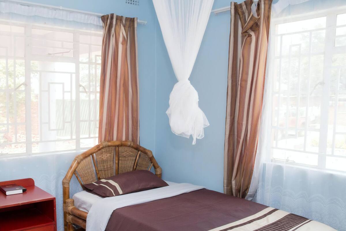 Quarto solteiro standard, 1 cama de solteiro, para fumantes | 1 quarto, escrivaninha, quartos à prova de som