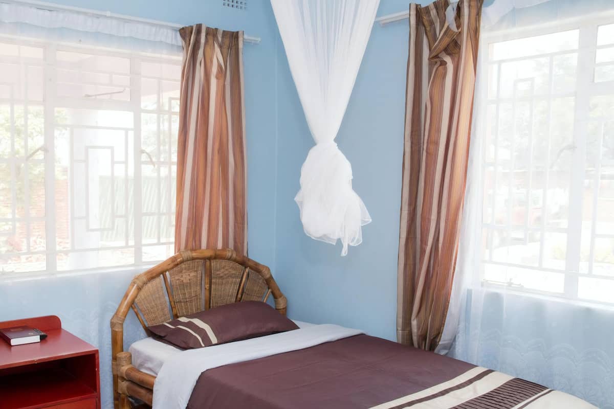 1 habitación, escritorio y sistema de insonorización
