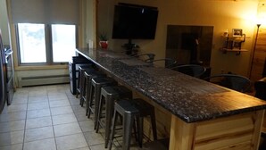 Dining - Peak 8 Launchpad - Fresh Remodel + Shared Hot Tub! (Breckenridge)