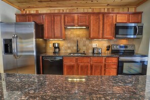 Cookware/dishes/utensils - Goldcamp Launchpad - Hike, Ski, & Hot Tub! (Breckenridge)