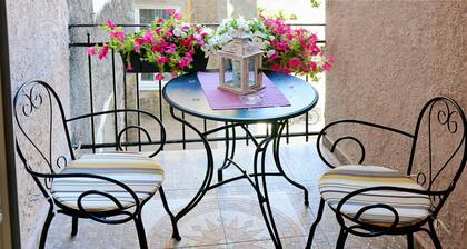 Apartments & Rooms Flowers