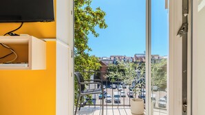 A balcony with a view of a parking lot and buildings. - Flowers Premium Apartments & Rooms (Zagreb)