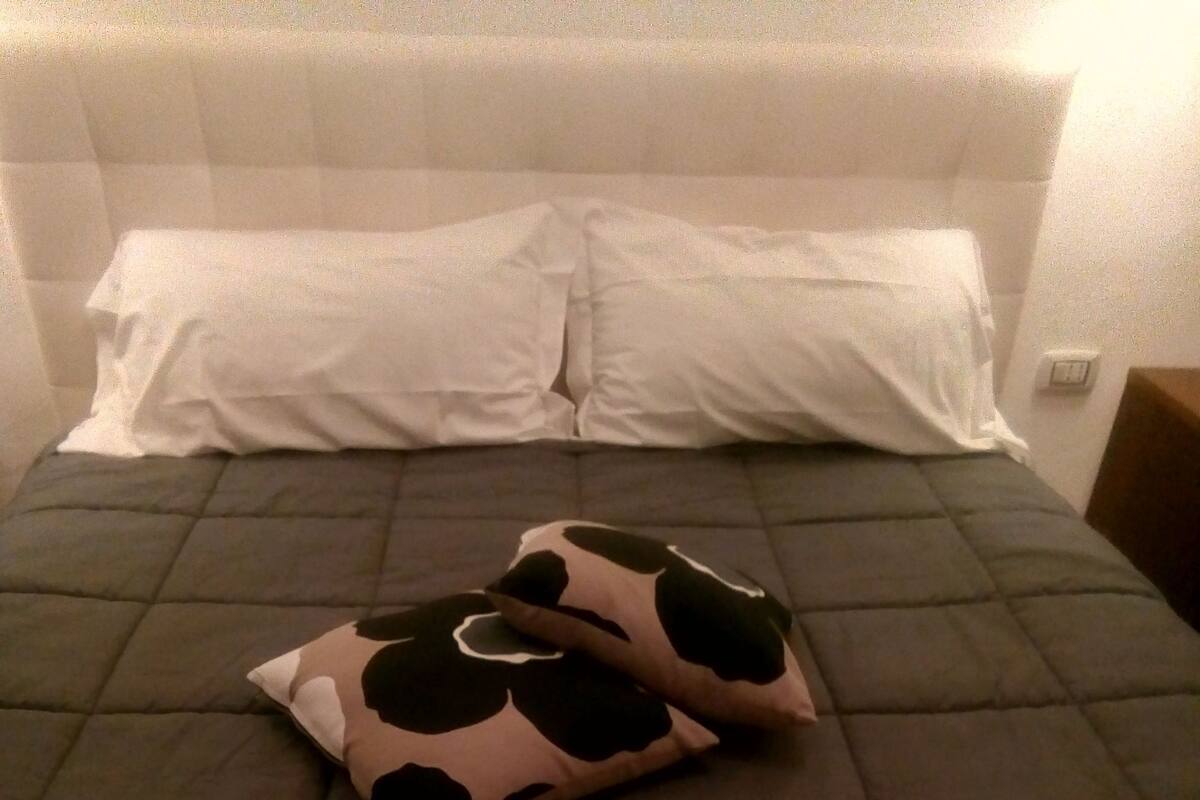 Habitación clásica doble, baño privado | 1 dormitorio, cortinas opacas, camas supletorias y wifi gratis
