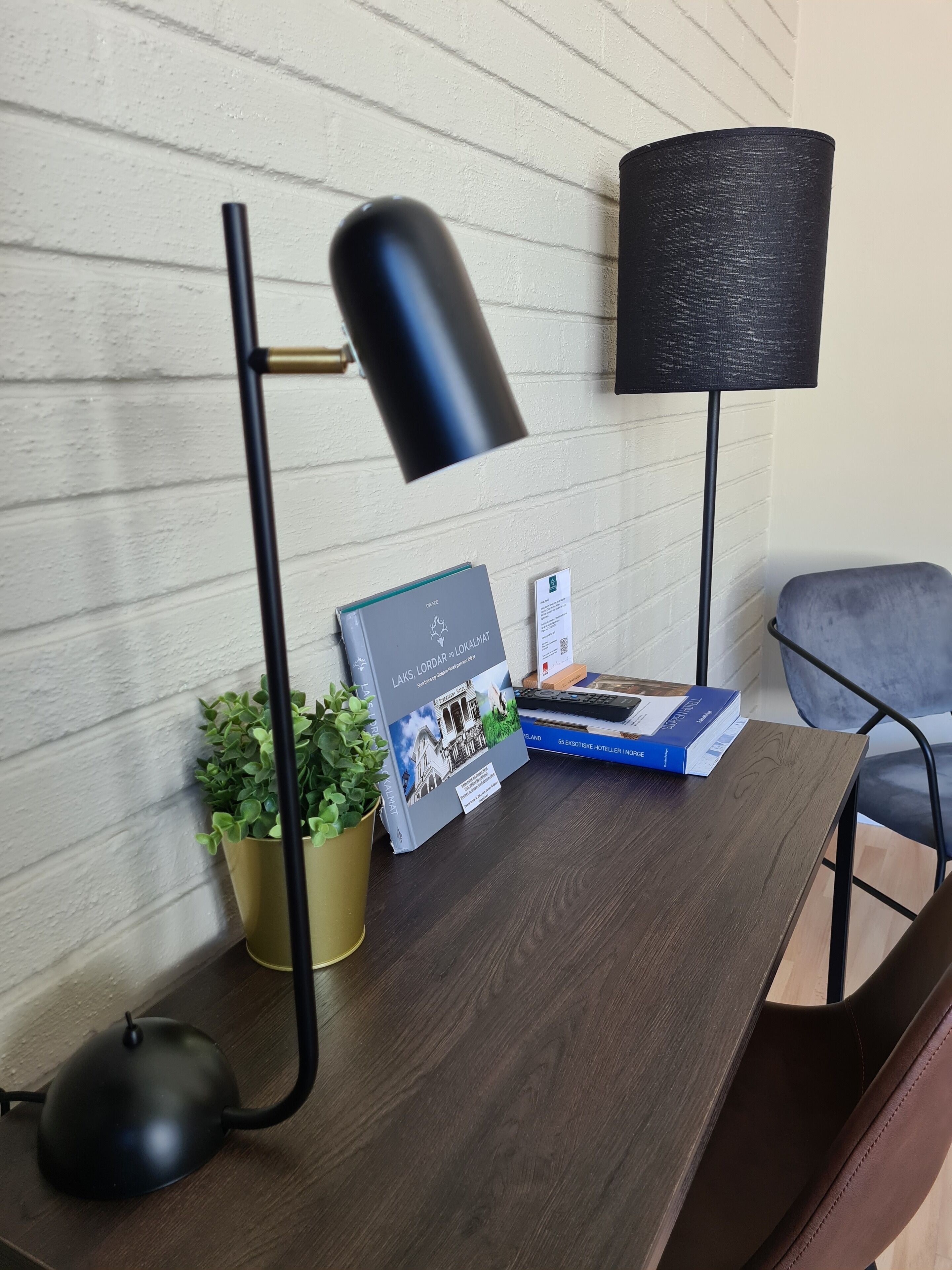 standard double room, 2 single beds | individually furnished, desk, soundproofing, iron/ironing board