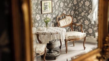 Deluxe Double Room | Individually furnished, desk, soundproofing, iron/ironing board