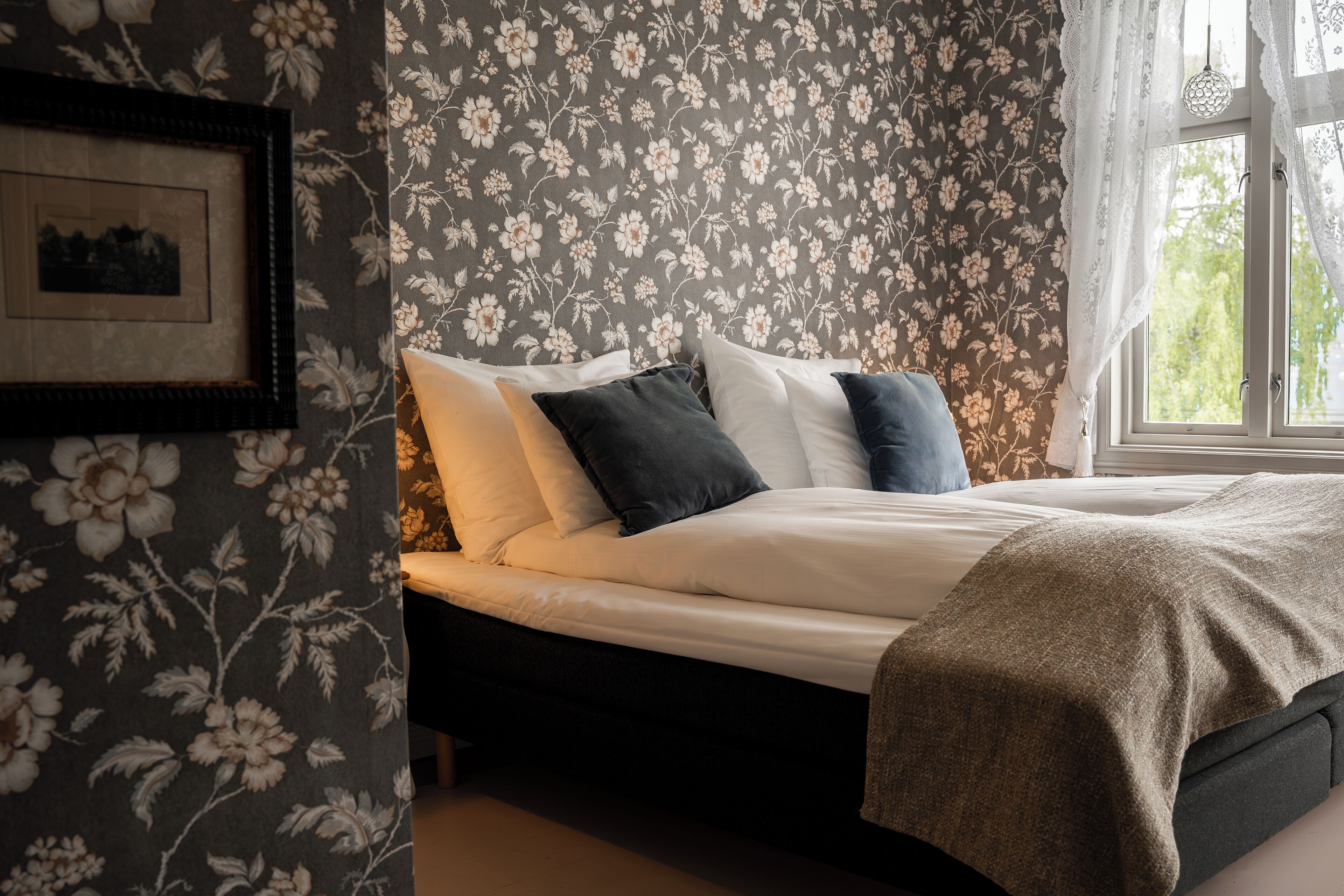 deluxe double room | individually furnished, desk, soundproofing, iron/ironing board