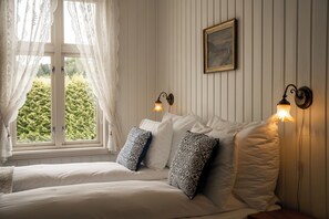Deluxe Double Room | Individually furnished, desk, soundproofing, iron/ironing board - Gloppen Hotell - by Classic Norway Hotels (Gloppen)