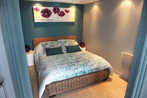 Superior-Suite, eigenes Bad, Poolblick (La Pomme de Pin) | 1 Schlafzimmer
