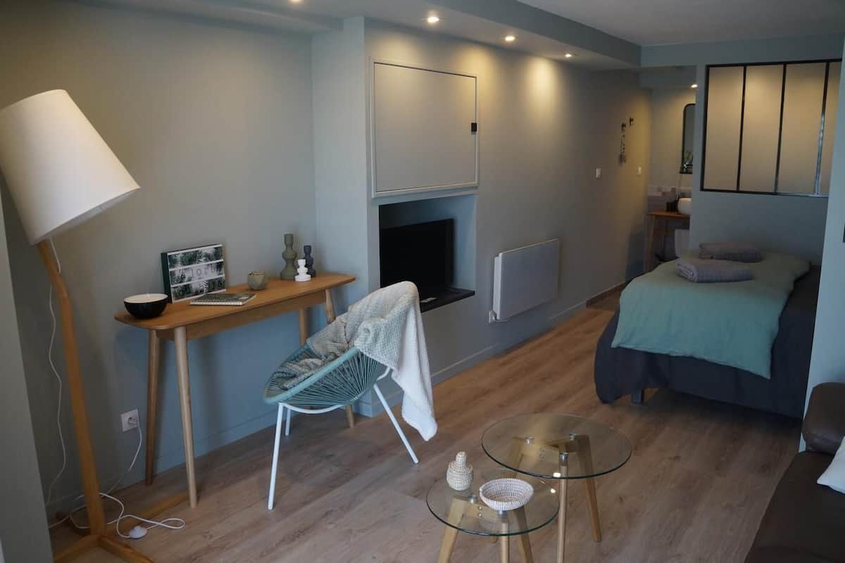Suite Deluxe, salle de bains privée, vue piscine (L'Olivier)