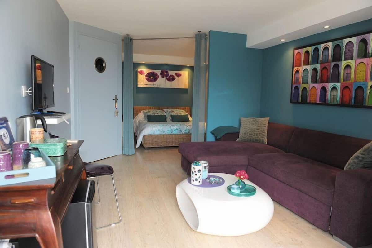 Suite Supérieure, salle de bains privée, vue piscine (La Pomme de Pin)