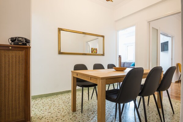 Apartament (Victoria Best Apartments near metro) | Zona de menjador de l'habitació