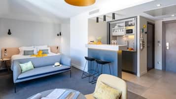 Studio Premium | Két bảo mật tại phòng, trang trí khác biệt