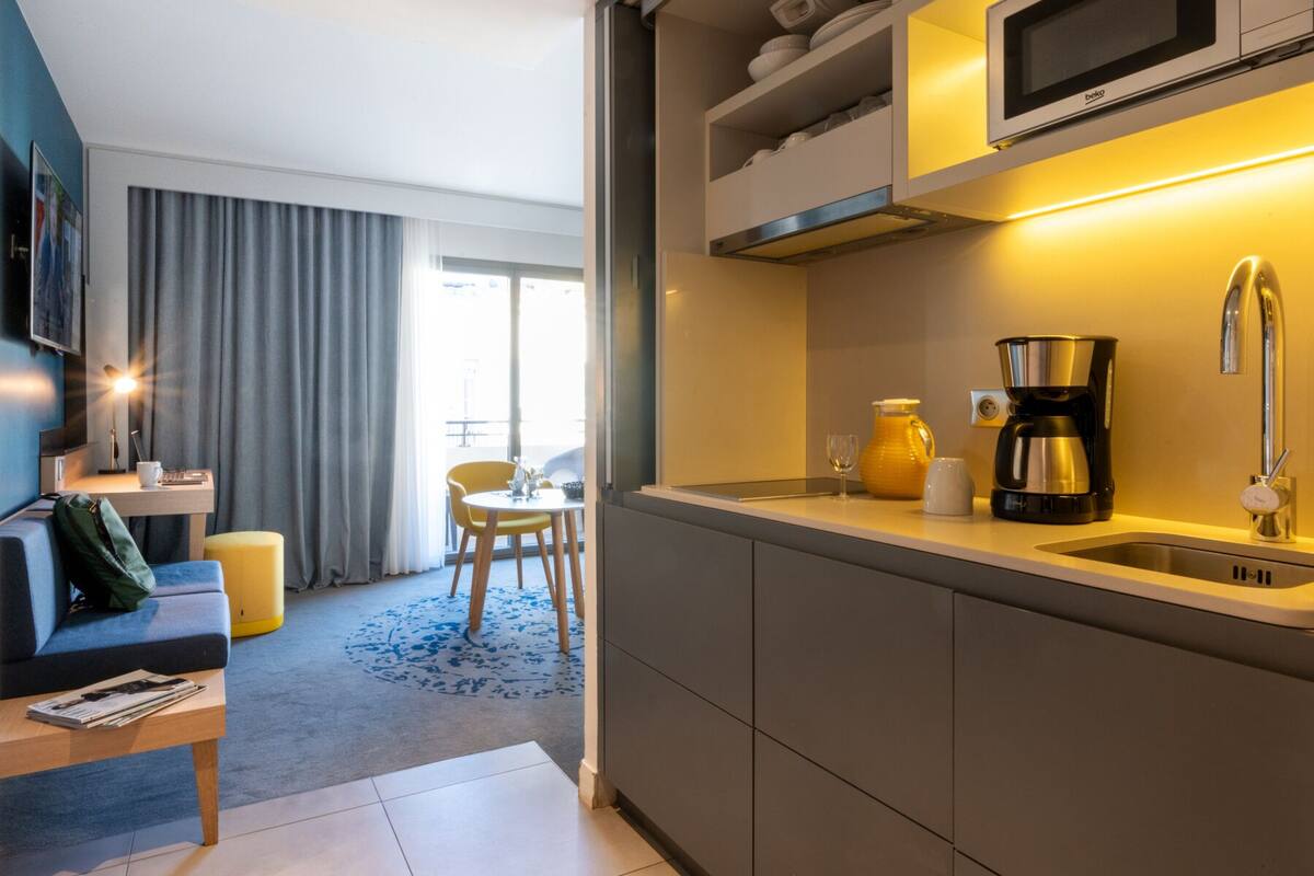 premium studio | private kitchen