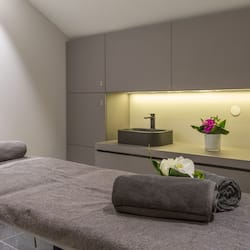 Couples treatment rooms, body treatments, body wraps, body scrubs