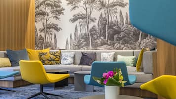 Coin salon dans le hall